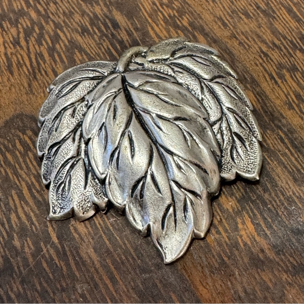 Vintage grape leaves silver tone dress clip